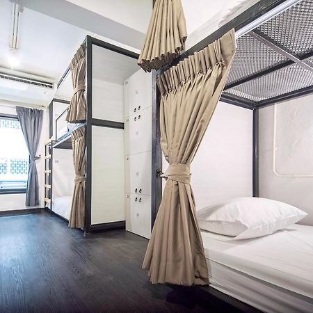Moon House Hostel Bangkok Exterior photo
