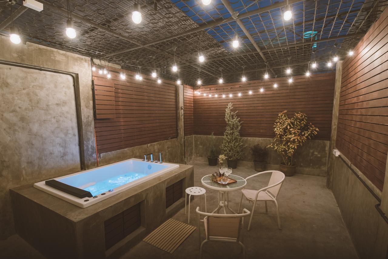 Moon House Hostel Bangkok Exterior photo