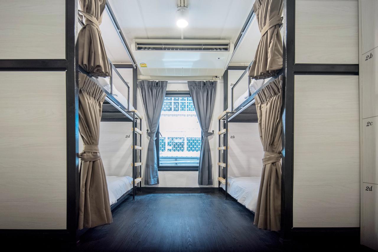 Moon House Hostel Bangkok Exterior photo