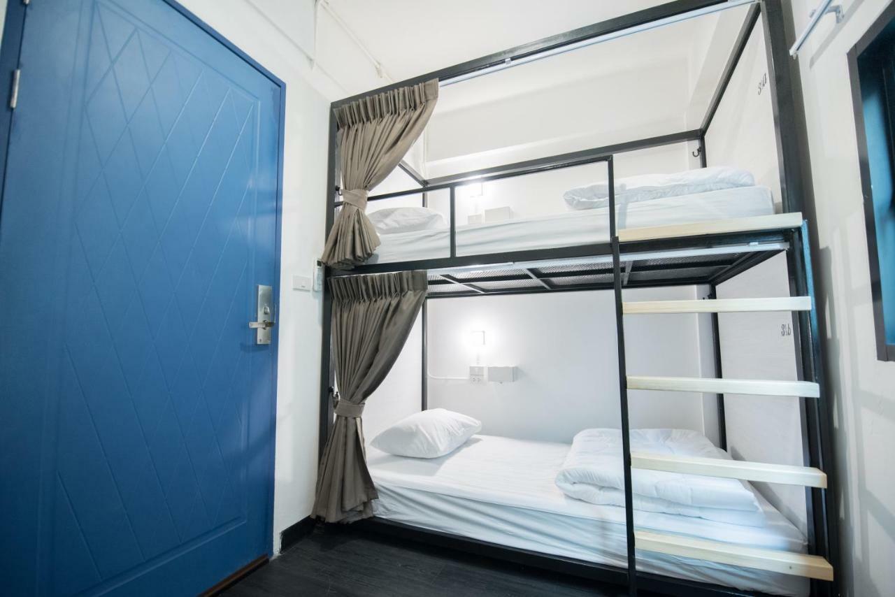 Moon House Hostel Bangkok Exterior photo